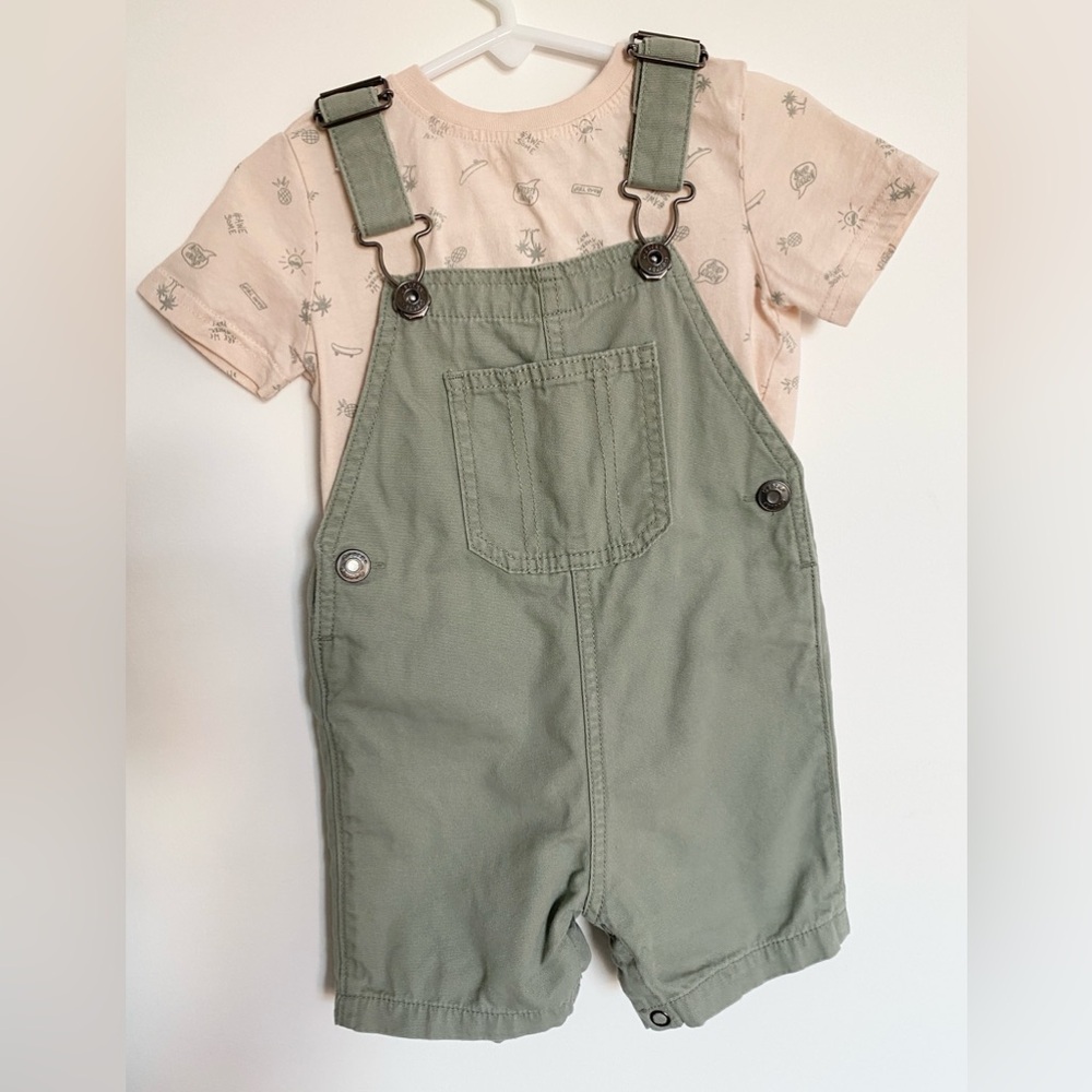 Adorable baby boy outfit like new